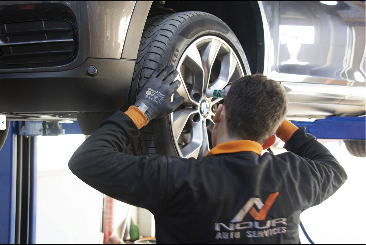 سيارات أوروبية في مرحلة الصيانة